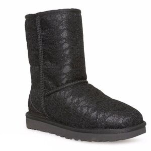 UGG CLASSIC SHORT ANTOINETTE BLACK
BOOTS Size 8